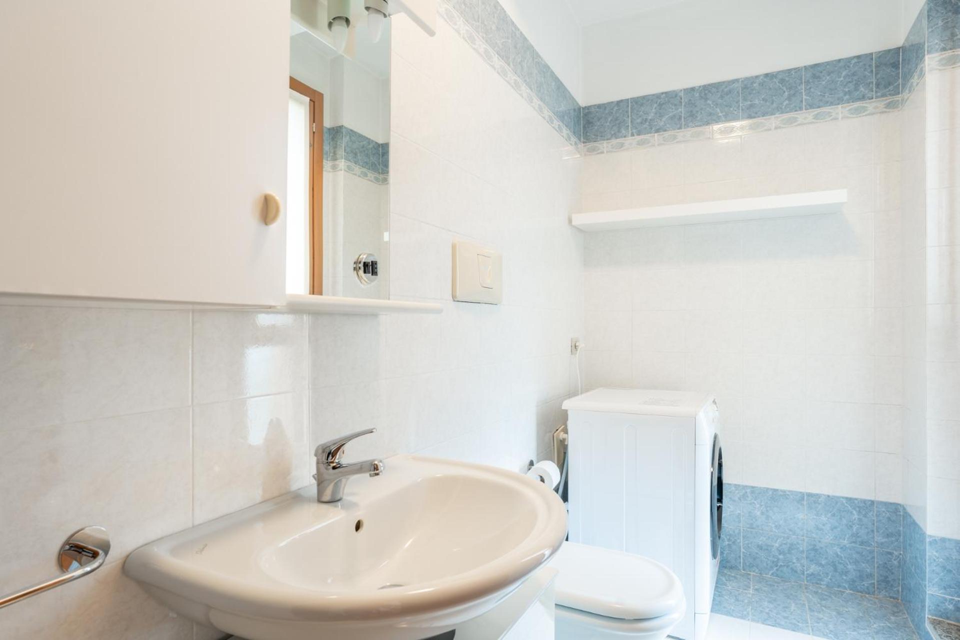 Spacious Bright Apartment Near City Center And Como Lake With Air Conditioning Lecco Eksteriør billede