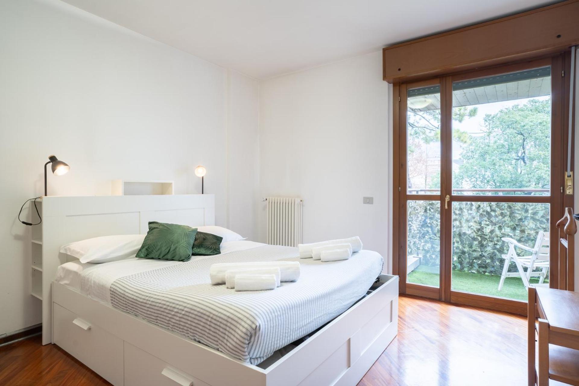 Spacious Bright Apartment Near City Center And Como Lake With Air Conditioning Lecco Eksteriør billede