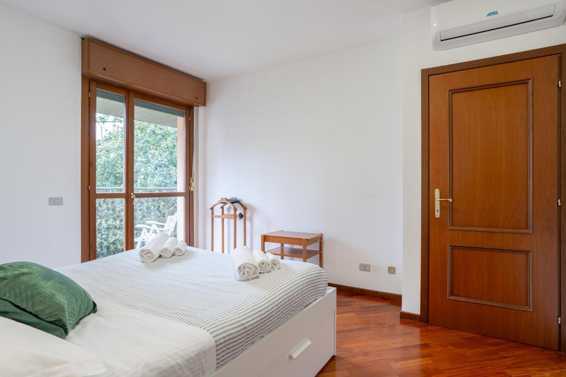Spacious Bright Apartment Near City Center And Como Lake With Air Conditioning Lecco Eksteriør billede