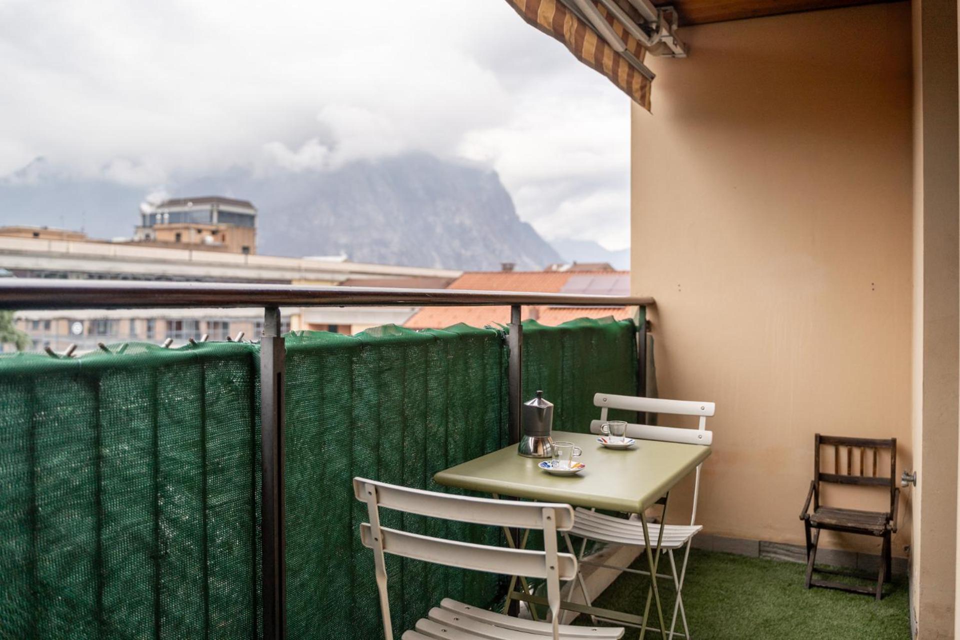 Spacious Bright Apartment Near City Center And Como Lake With Air Conditioning Lecco Eksteriør billede